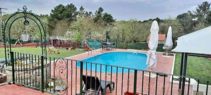 Alojamiento Entero Con Piscina Y Jardin. Orense Kültér fotó
