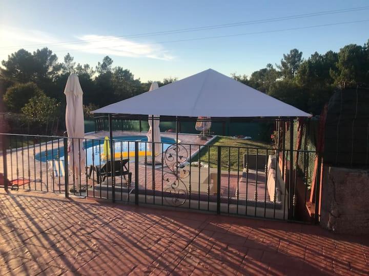 Alojamiento Entero Con Piscina Y Jardin. Orense Kültér fotó
