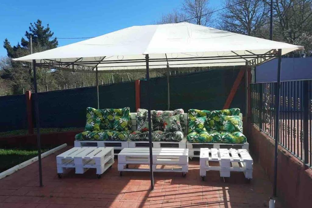 Alojamiento Entero Con Piscina Y Jardin. Orense Kültér fotó
