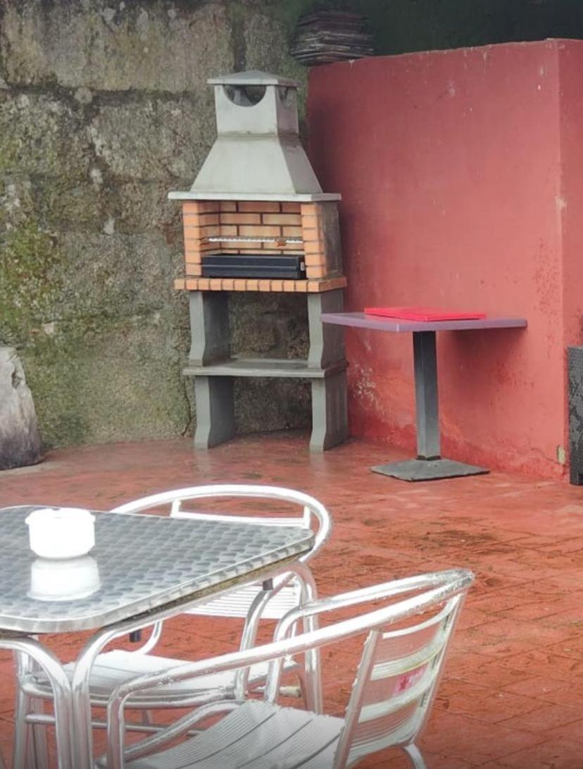 Alojamiento Entero Con Piscina Y Jardin. Orense Kültér fotó